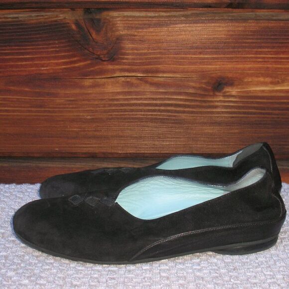 Thierry Rabotin Grace Suede Black Flats - Picture 5 of 10